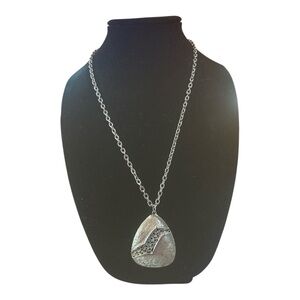 Vintage Silver Toned Chain Brushed Silver Lace Teardrop Pendant Necklace